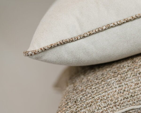 Kussen beige met bies - 50x50