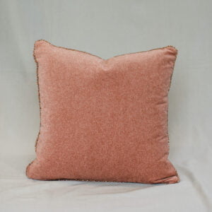 Kussen donkerroze met bies - 50x50