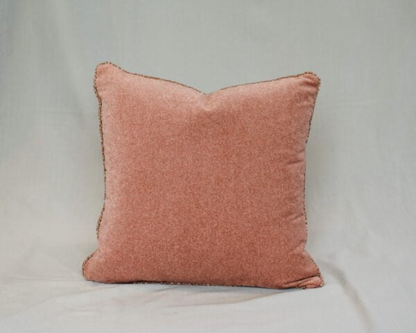 Kussen donkerroze met bies - 50x50