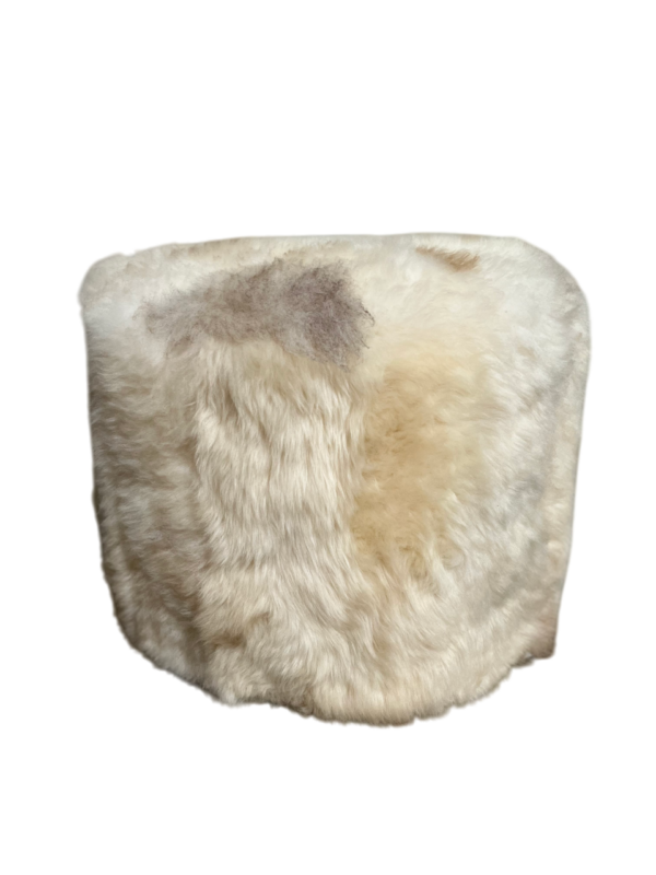 Poef uit Engelse schapenvacht - diameter 50