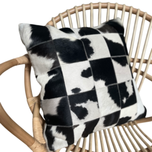Kussen patchwork koehuid -zwart/wit- 50x50