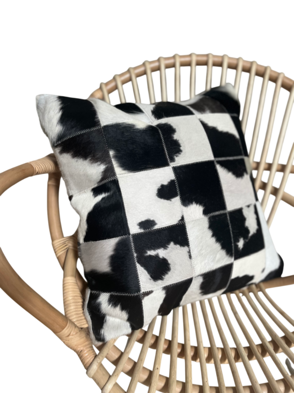 Kussen patchwork koehuid -zwart/wit- 50x50