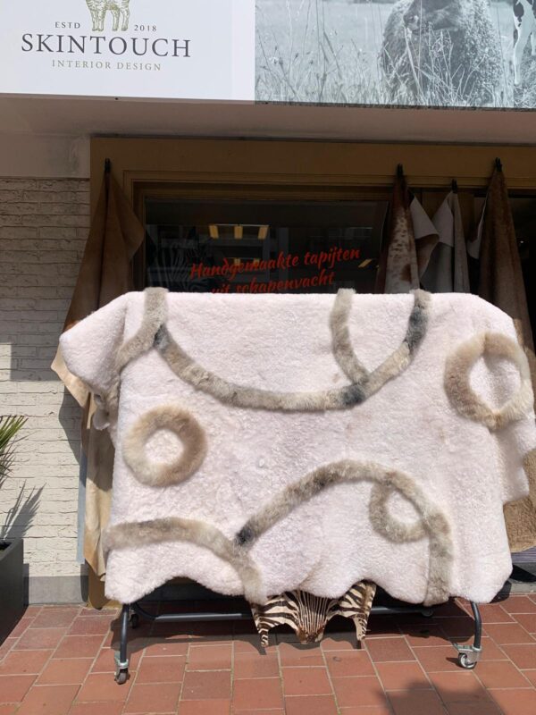 UNIEK organisch tapijt - eigen design: CIRCLES - IJslands wit/ mélange