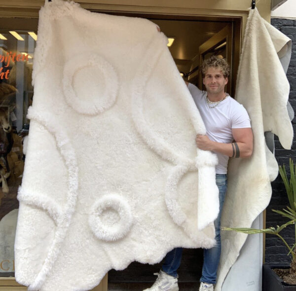 UNIEK organisch tapijt - eigen design: CIRCLES - IJslands wit