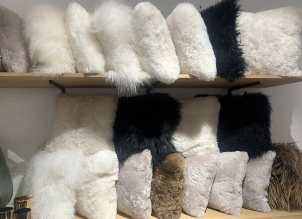 Kussen IJslands beige gekleurd kortharig 50x50