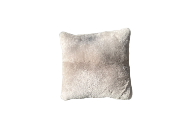 Kussen IJslands beige gekleurd kortharig 50x50