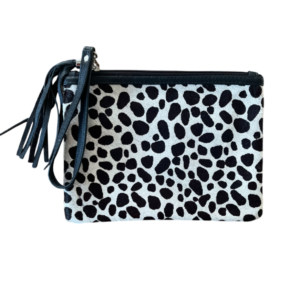 Clutch SPOTTED uit 100% natuurlijke koeienhuid
