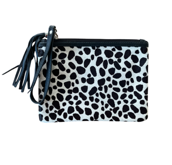 Clutch SPOTTED uit 100% natuurlijke koeienhuid