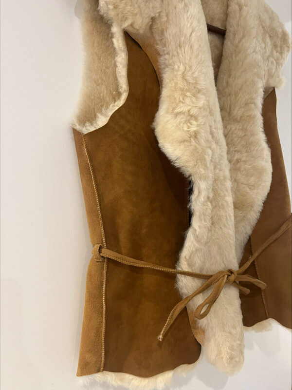 BESTSELLER: Gilet uit Lamsvacht - Camel