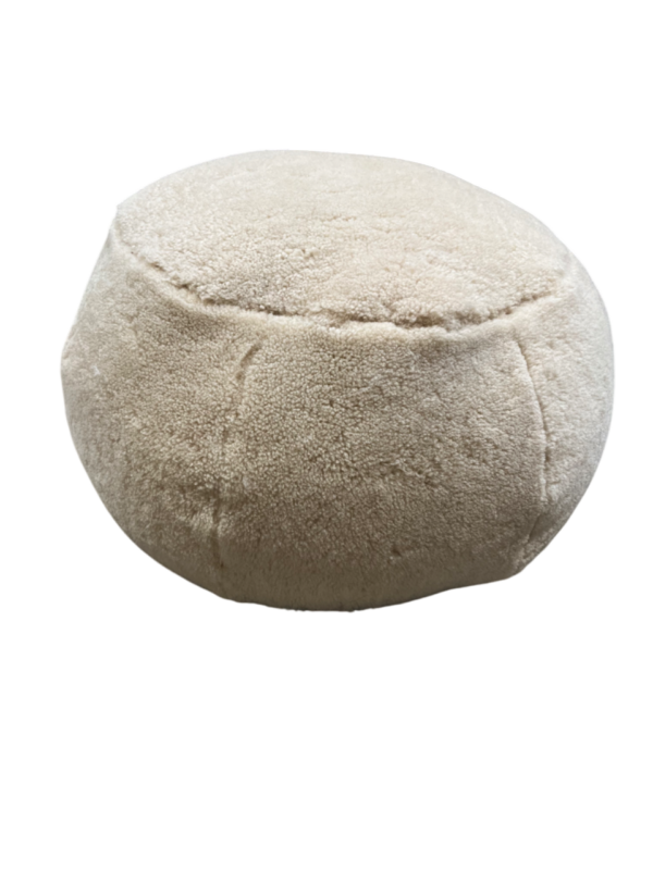 Poef uit Australische gekrulde schapenvacht - kortharig