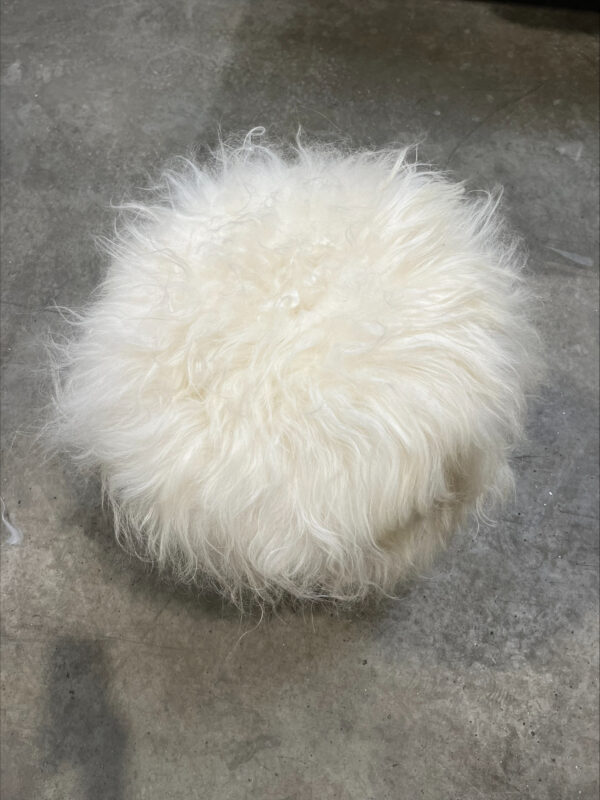 Krukje boomstam- IJslandse witte schapenvacht - langharig
