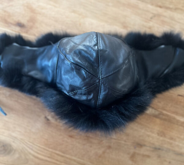 Pilotenmuts - zwart gekleurd konijnenvel /leder - vrouw