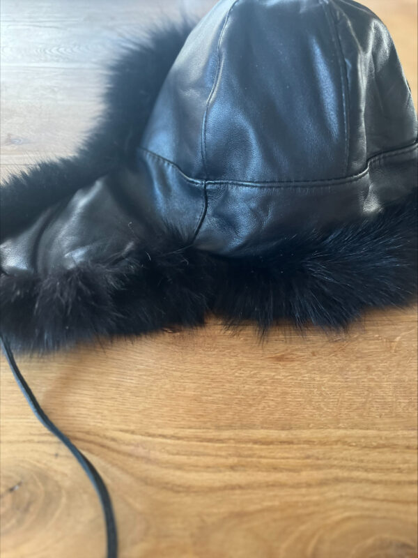 Pilotenmuts - zwart gekleurd konijnenvel /leder - vrouw