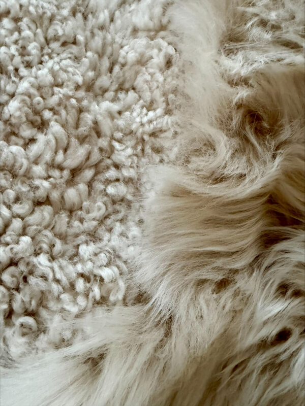 UNIEK STUK- Handgenaaid patchwork tapijt - australian merino x spanish curly - Ivoor/beige -2 lengtes- 230x170cm