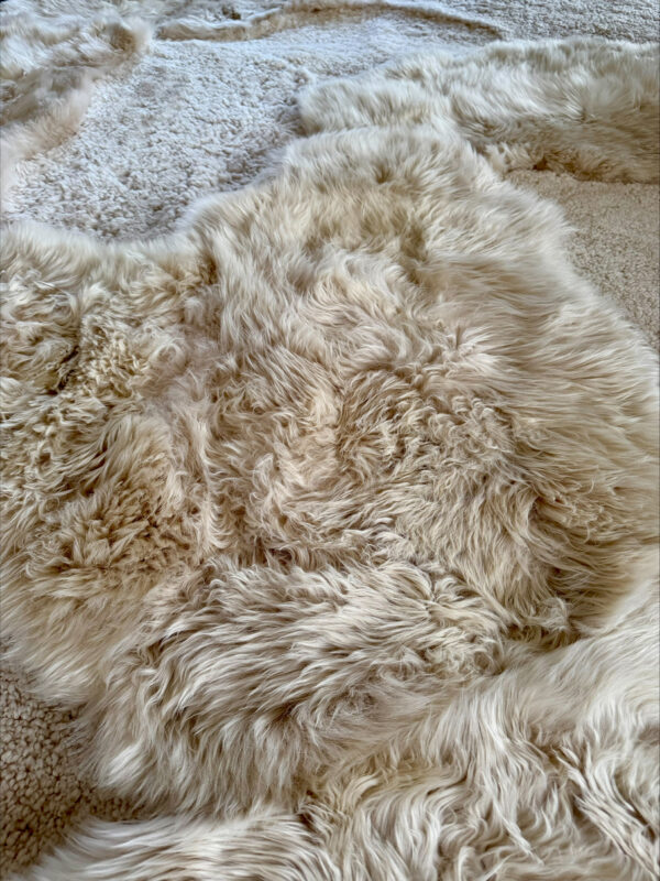 UNIEK STUK- Handgenaaid patchwork tapijt - australian merino x spanish curly - Ivoor/beige -2 lengtes- 230x170cm