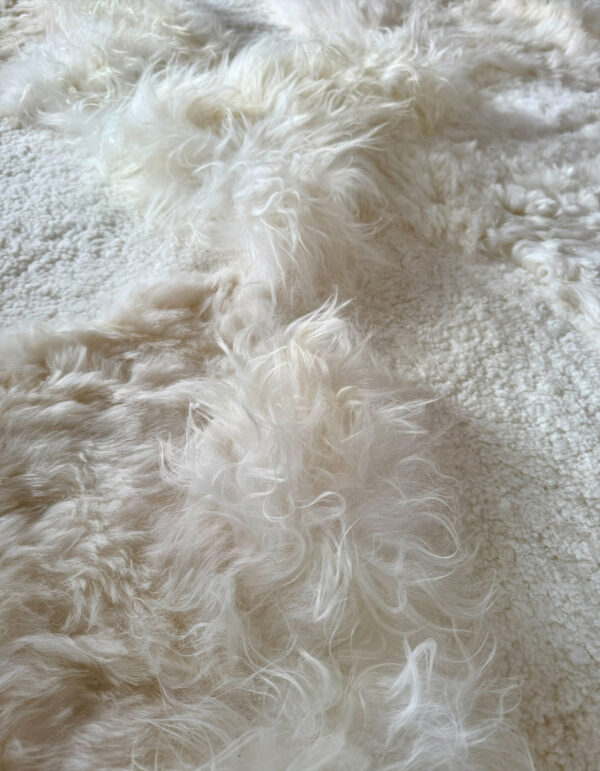 UNIEK STUK- Handgenaaid patchwork tapijt -  spanish curly x Icelandic/English - White/off white -2 lengtes- 220x160/170cm